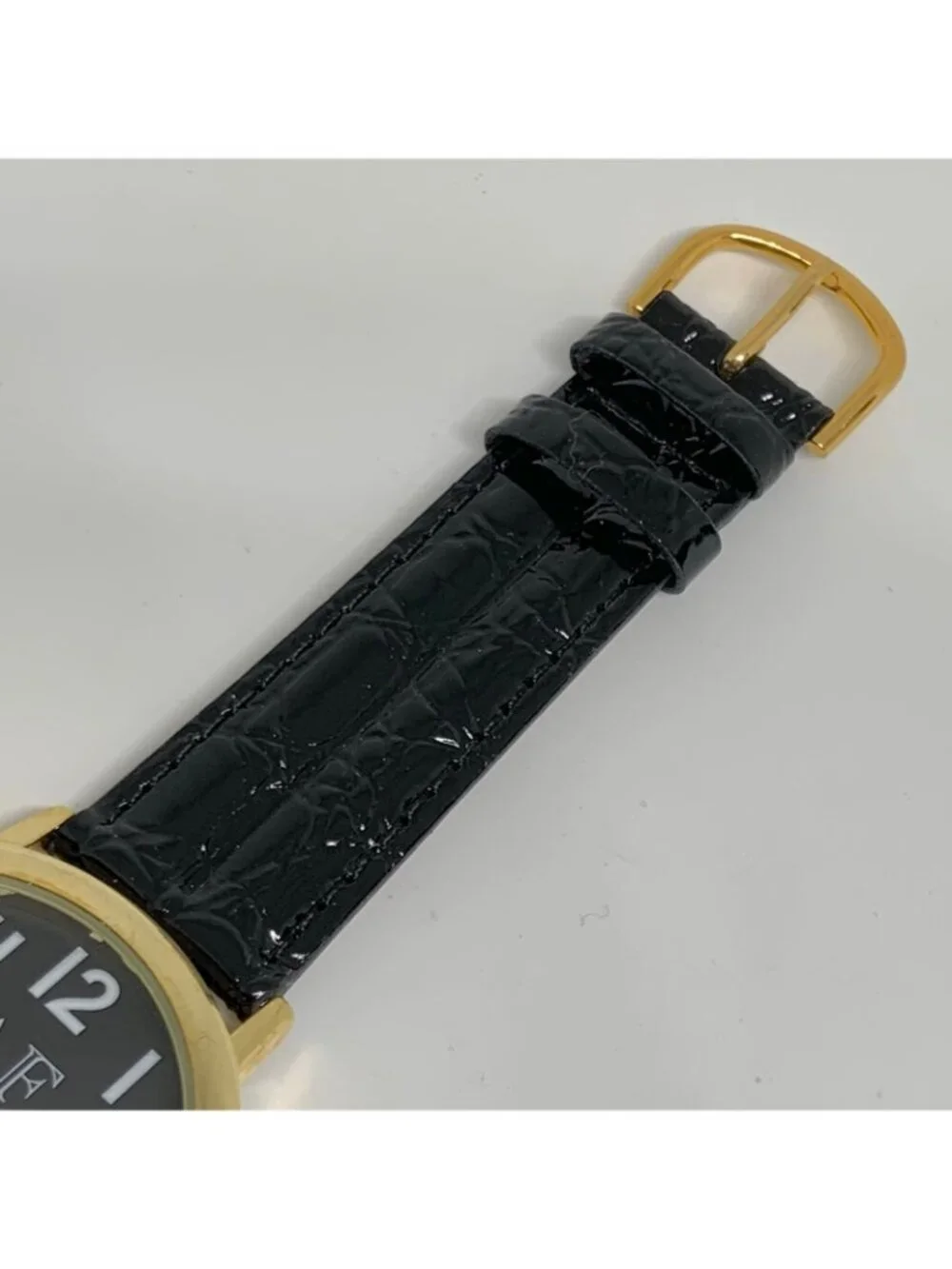 Quartz analog men’s watch gold tone 41mm easy reading black leather running